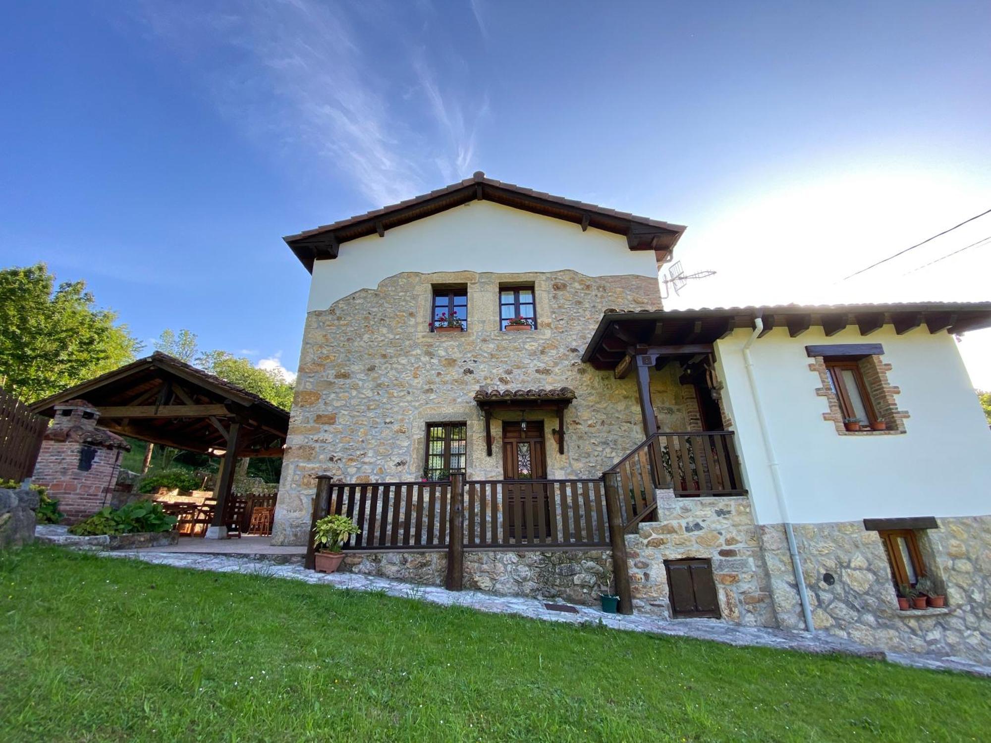 Apartamentos Rurales La Caviana Cangas de Onis Exterior photo
